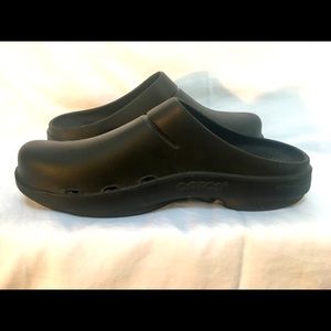 Oofos Black Ooclog Comfort Clogs